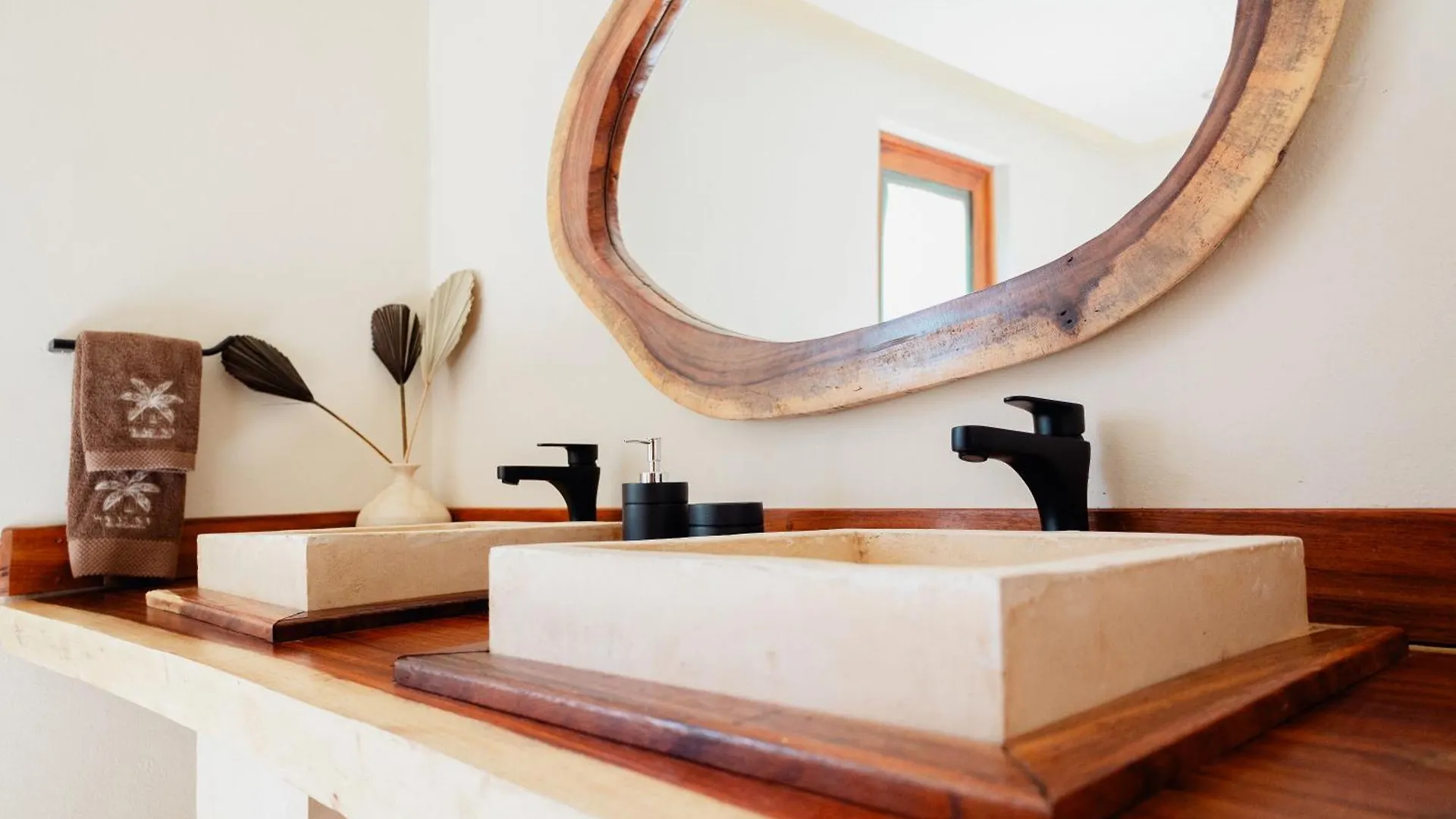Ha'As Naj Suites Bananas Playa del Carmen Mexiko